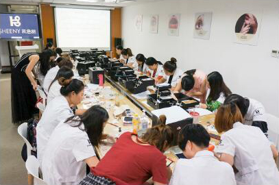 學員假皮練習