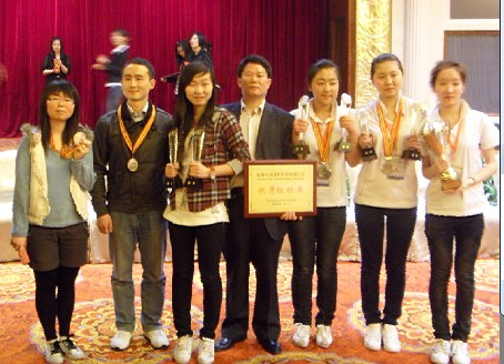 在全國(guó)速錄大賽中，金亞偉速記集團(tuán)榮獲個(gè)人大獎(jiǎng)、團(tuán)隊(duì)優(yōu)秀獎(jiǎng)“雙豐收”