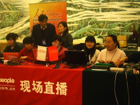 　高級(jí)速錄師為全國(guó)政協(xié)十一屆三次會(huì)議新聞發(fā)布會(huì)做全程文字同聲記錄 