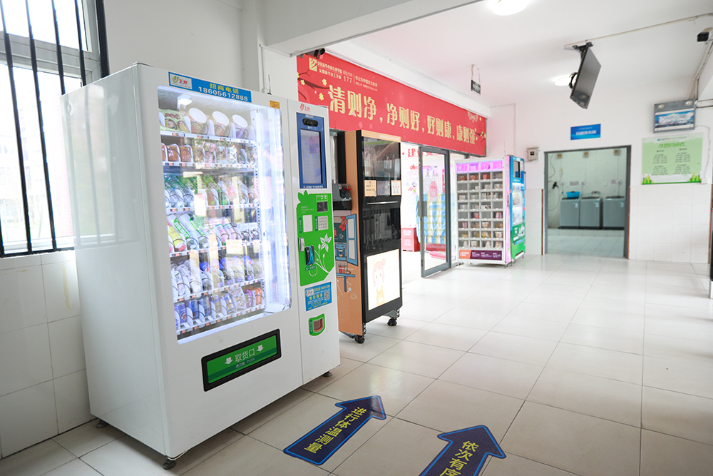 宿舍門前自助售水機(jī)