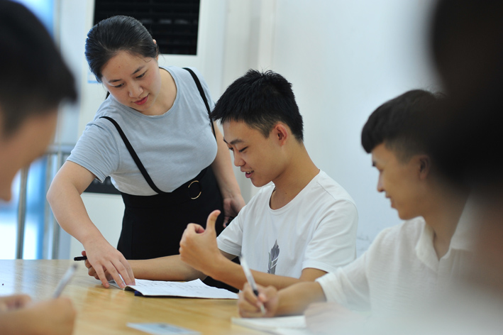 老師現(xiàn)場指導