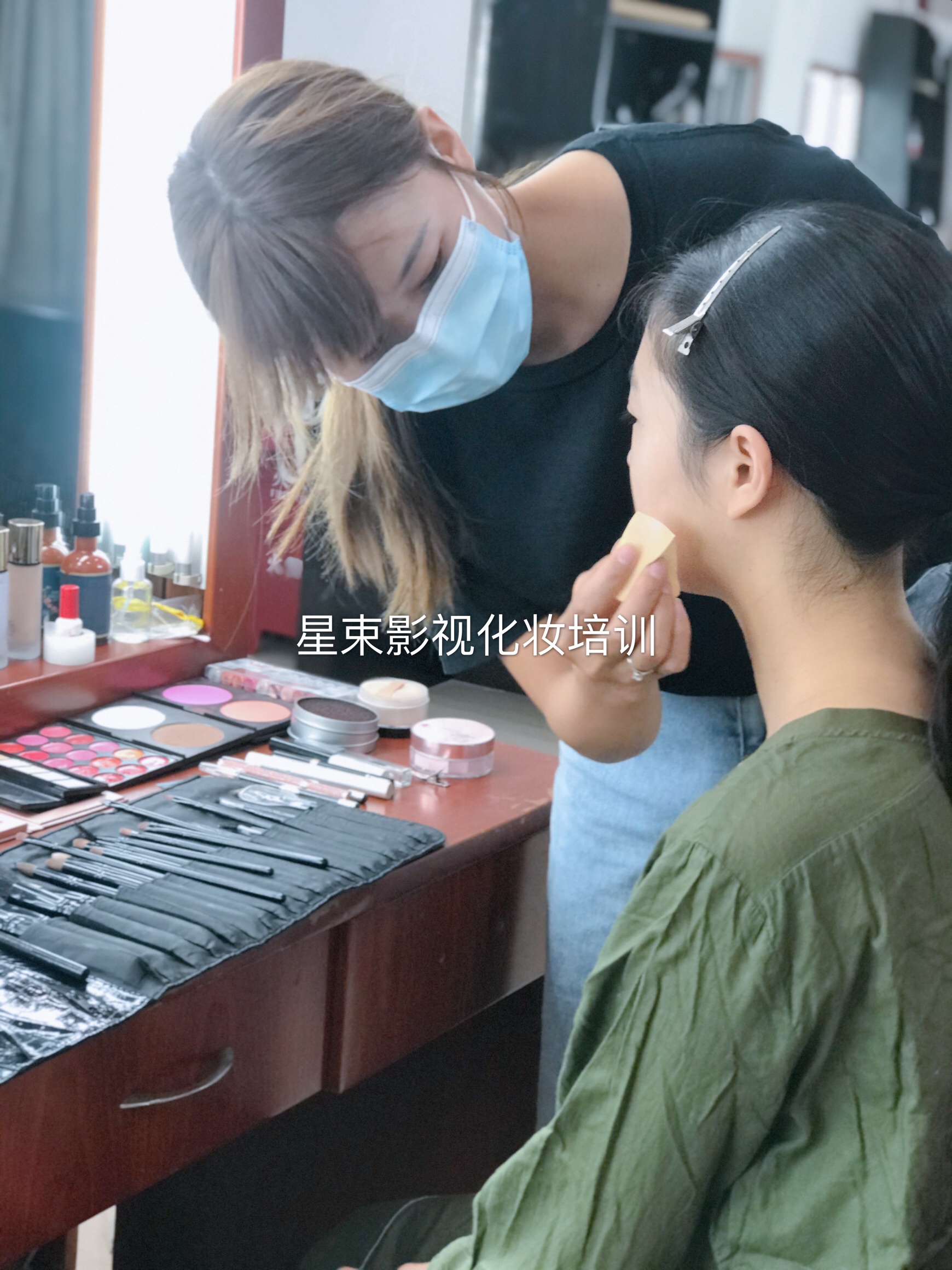 教學(xué)現(xiàn)場(chǎng)——化妝（十）