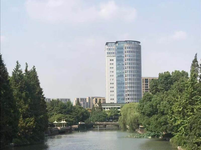學(xué)校大樓外觀