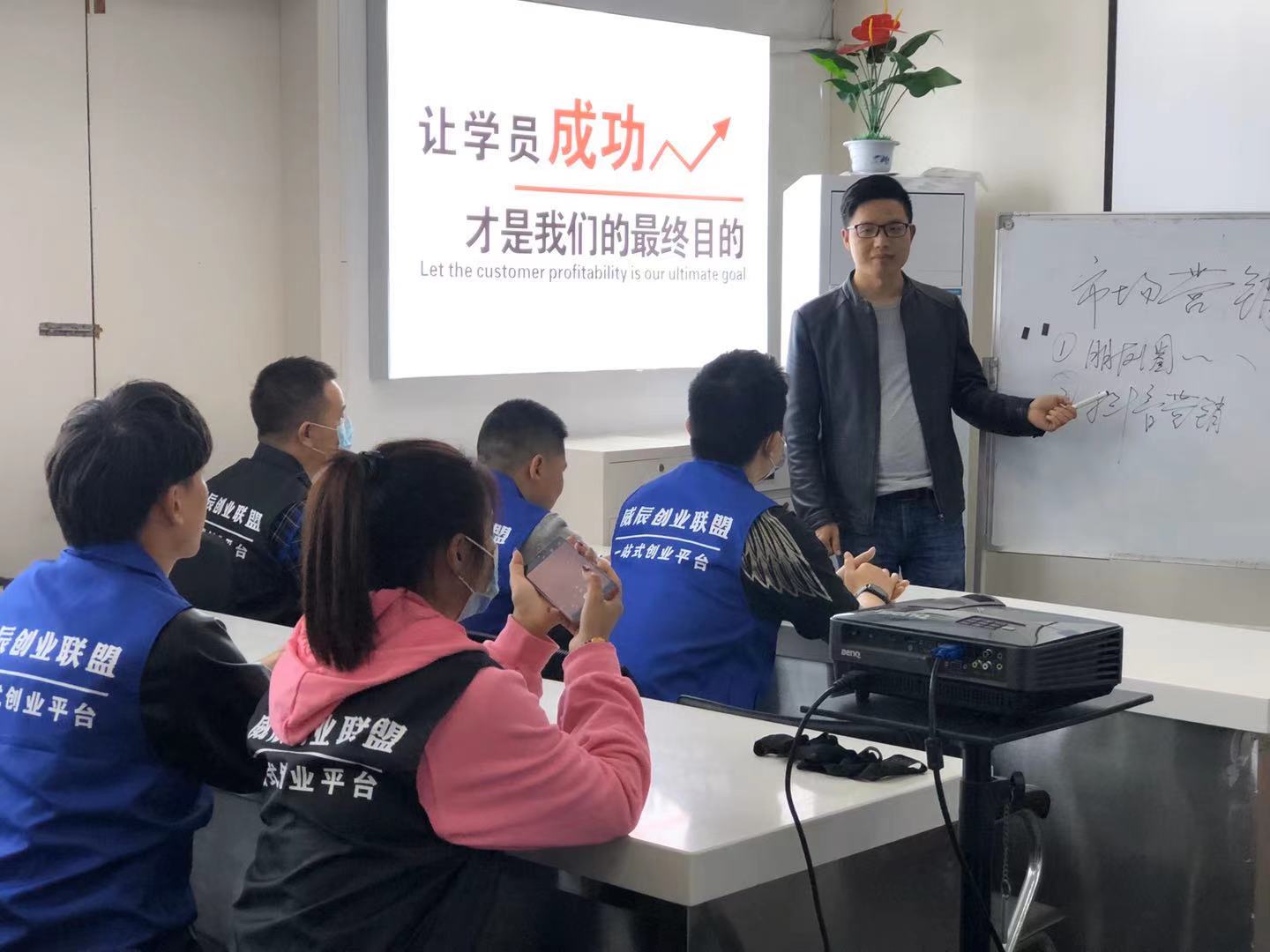 授課現(xiàn)場一