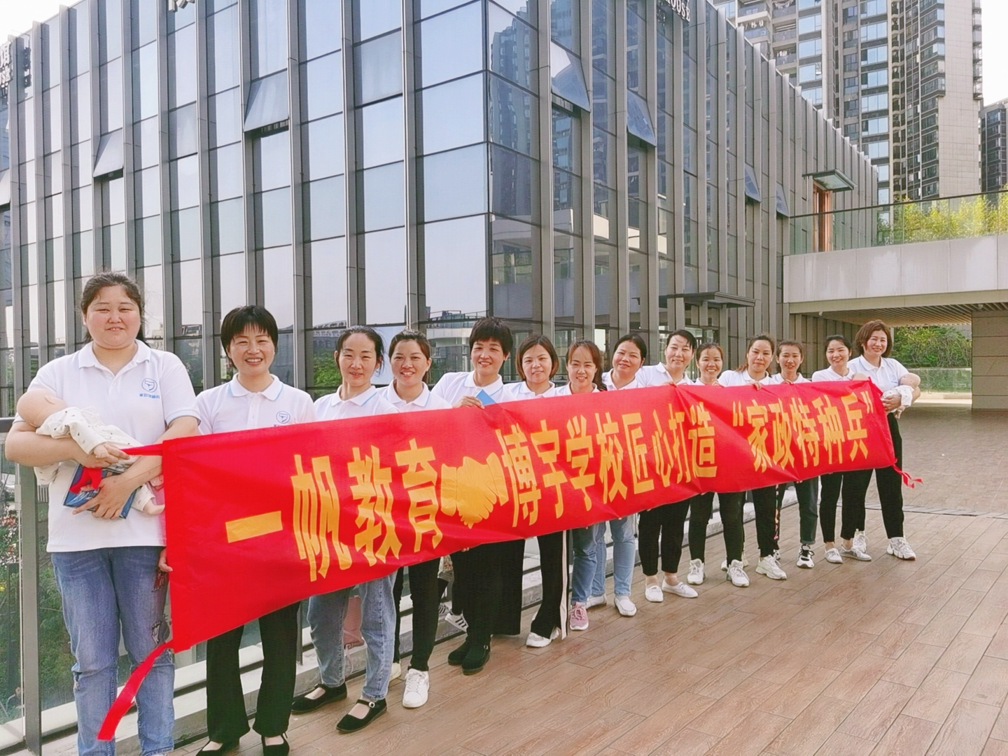 學(xué)員戶外合照