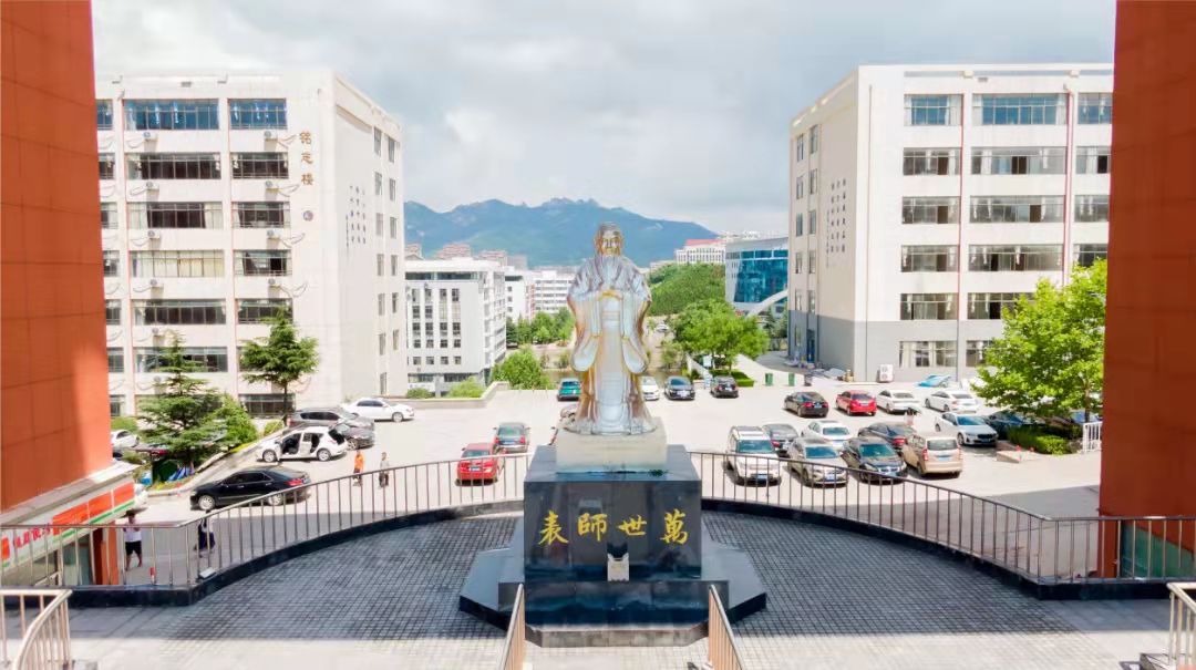 學(xué)校廣場