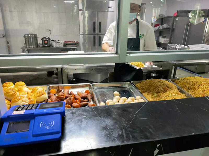 食堂窗口