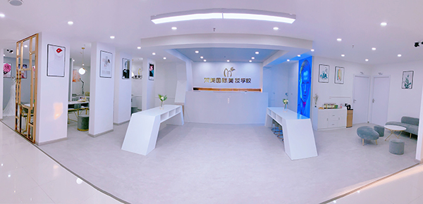 學(xué)校大廳