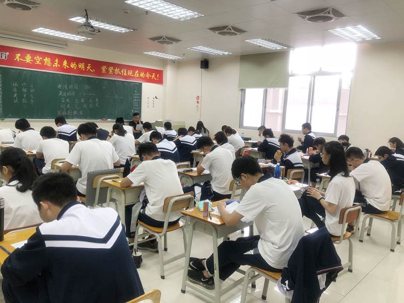 期中考