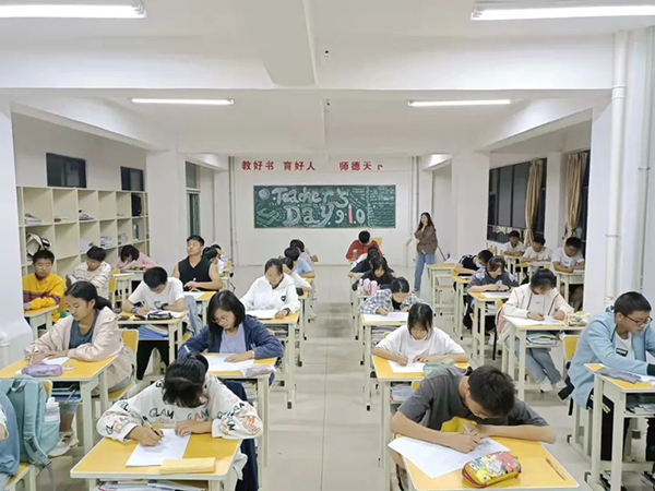 考試現(xiàn)場(chǎng)