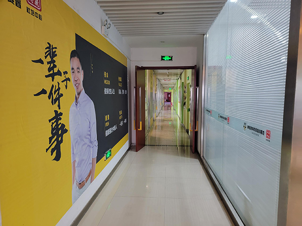 學(xué)校走廊
