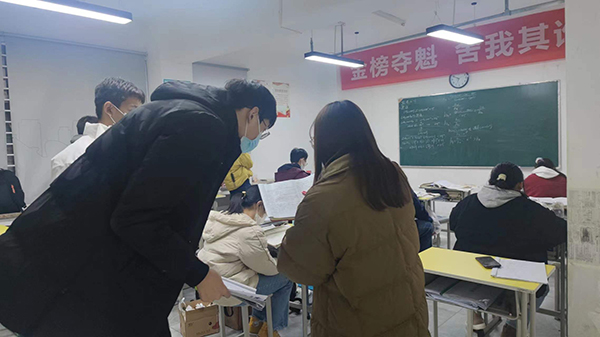 學(xué)生詢(xún)問(wèn)老師問(wèn)題