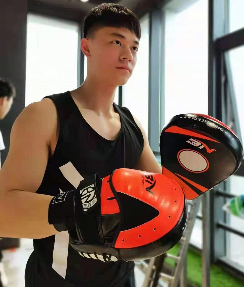 學(xué)員拿腳靶