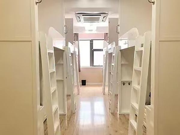 六人宿舍