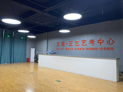 前臺(tái)