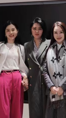 三人合影