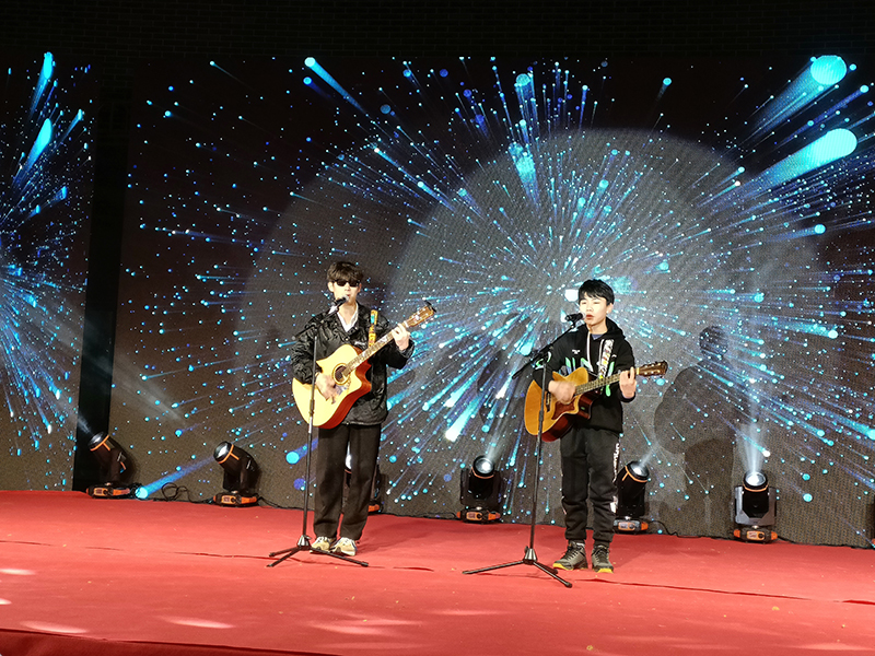 學(xué)生表演