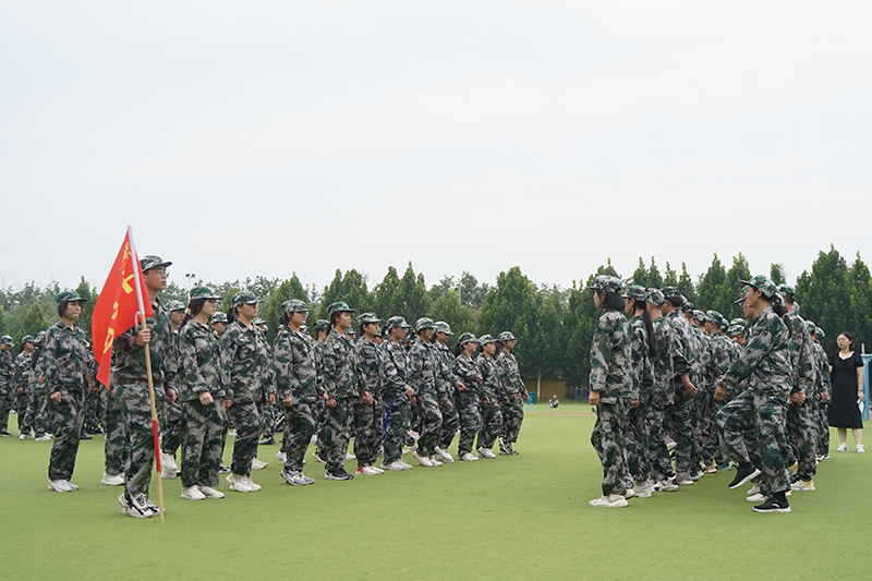 軍訓(xùn)現(xiàn)場(chǎng)