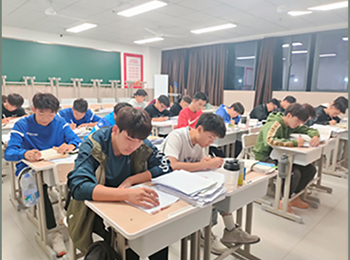 文化課上課現(xiàn)場