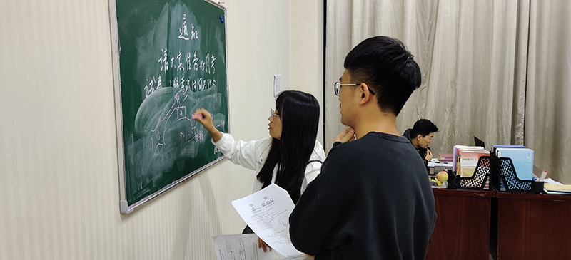 學(xué)生上講臺