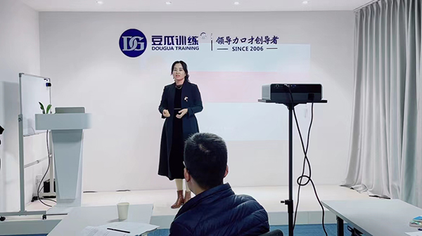 臺上演講