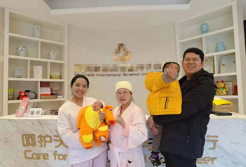 與客戶合影