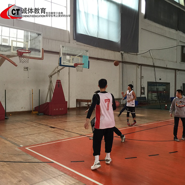 籃球?qū)ｍ椨柧?>
                            <div   id=