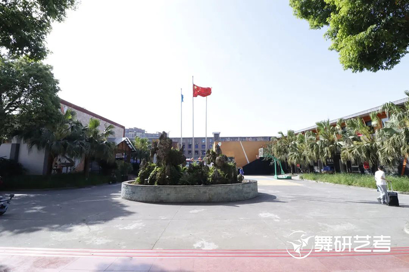 紅旗升降區(qū)
