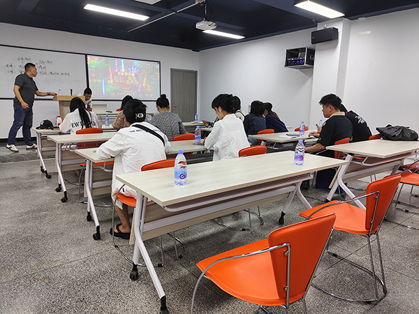 授課現(xiàn)場