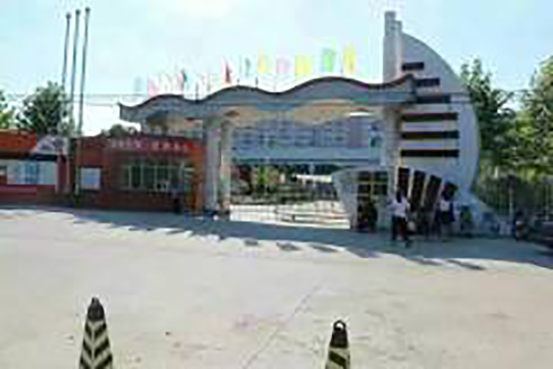 航天橋校門(mén)口