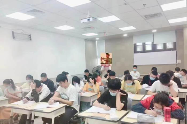 學(xué)習(xí)現(xiàn)場(chǎng)