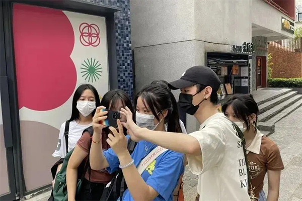 學(xué)生合照