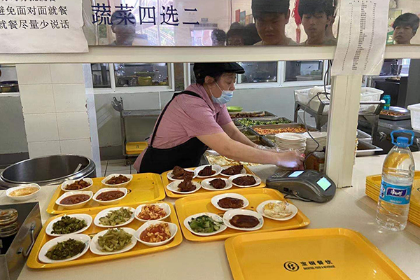 食堂飯菜