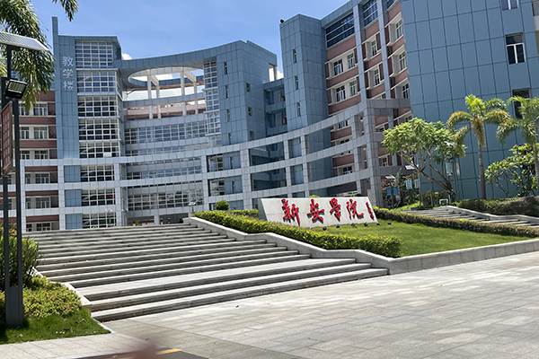 校區(qū)內(nèi)教學(xué)環(huán)境