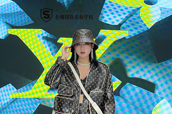登臺(tái)表演