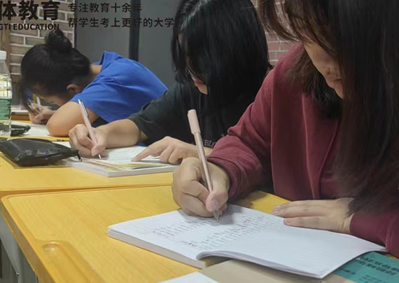 文化課學(xué)習(xí)現(xiàn)場(chǎng)